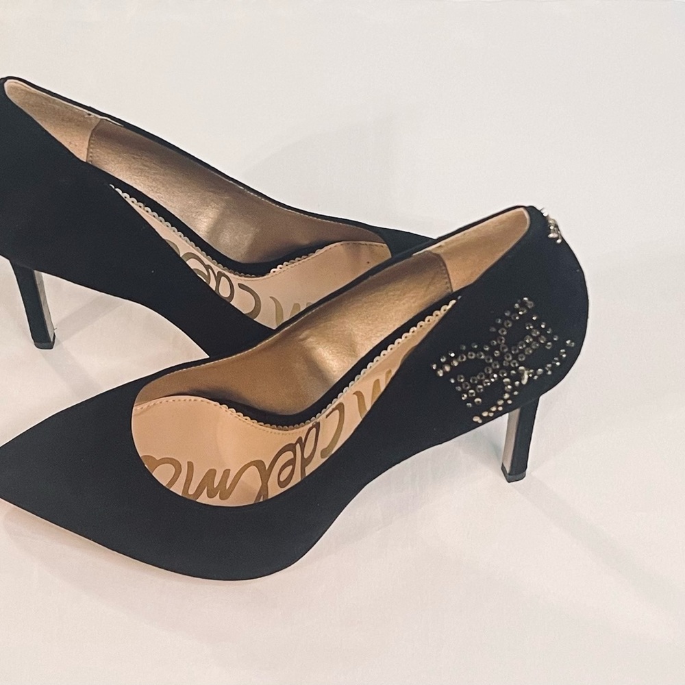 NEW never worn Sam Edelman size 8.5 WIDE Hazel Pointed Toe Suede Pump.